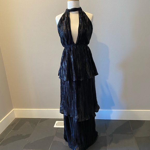 Black gown - Picture 6 of 7